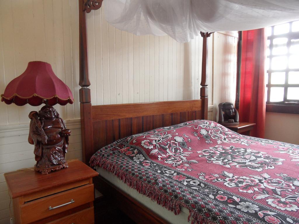 Guesthouse Un Pied-A-Terre Paramaribo Exterior foto